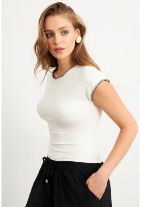 Kadın Ekru Kontrast Dikişli T-Shirt FLU766
