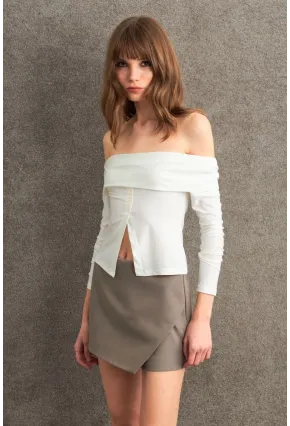 Kadın Ekru Madonna Yaka Yırtmaçlı Crop Bluz ELT4034