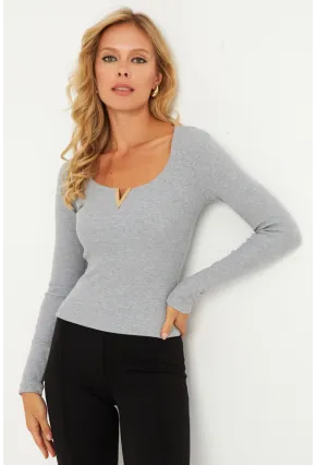 Kadın Gri Aksesuarlı Kaşkorse Bluz RLO17