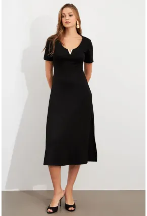Kadın Siyah Aksesuar Detaylı Midi Elbise MON145