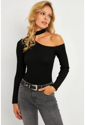 Kadın Siyah Asimetrik Yaka Bluz CG376