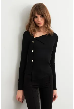 Kadın Siyah Düğme Aksesuarlı Çapraz Yaka Bluz TF52