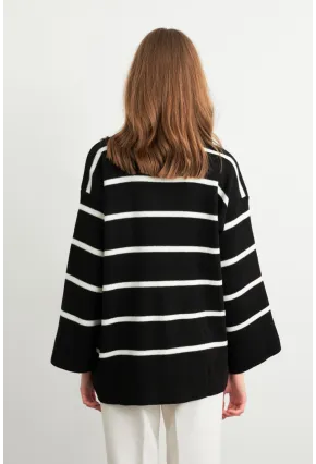 Kadın Siyah-Ekru Çizgili Triko Kazak YİL568