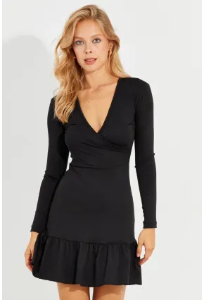 Kadın Siyah Eteği Volanlı Kruvaze Mini Elbise EY2566