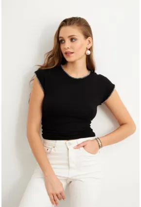Kadın Siyah Kontrast Dikişli T-Shirt FLU766