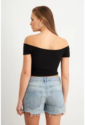 Kadın Siyah Madonna Yaka Crop Bluz VA101