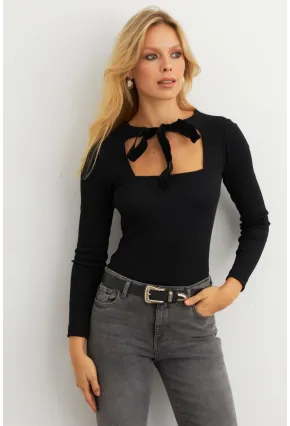 Kadın Siyah Önü Bağlamalı Kare Yaka Bluz EY3008