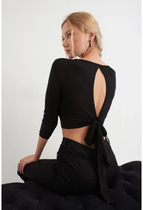 Kadın Siyah Sırt Dekolteli Bağlamalı Crop Bluz EY1037