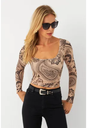 Kadın Vanilya-Siyah Kare Yaka Desenli Crop Bluz LİK13