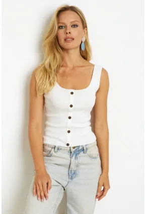 Kadın Beyaz Düğme Aksesuarlı Bluz MK14