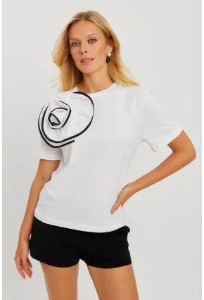 Kadın Beyaz Gül Aksesuarlı T-Shirt SF12740
