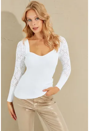 Kadın Beyaz Kalp Yaka Ajurlu Triko Bluz SMT217