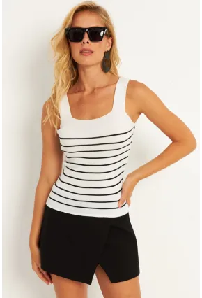 Kadın Beyaz Kare Yaka Çizgili Triko Bluz KAZ15