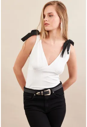 Kadın Beyaz Kontrast Fiyonklu Bluz EY3104