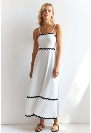 Kadın Beyaz Nakış Detaylı Midi Elbise HOL2128