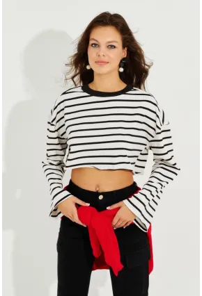 Kadın Beyaz-Siyah Çizgili Crop Sweatshirt EZG501