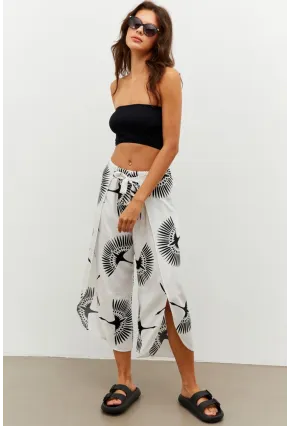 Kadın Beyaz-Siyah Pareo Desenli Pantolon ÖM402