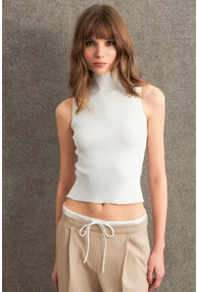 Kadın Beyaz Triko Kolsuz Bluz YV305