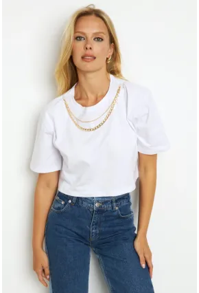 Kadın Beyaz Zincir Aksesuarlı Kısa T-Shirt HT109