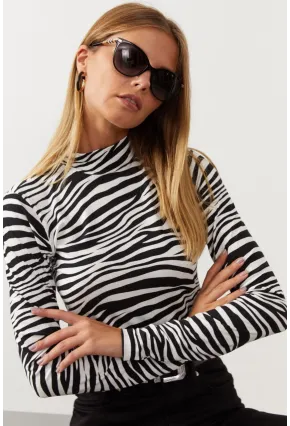 Kadın Ekru-Sıyah Yarım Balıkçı Zebra Desen Bluz LPP1133