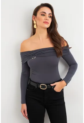 Kadın Gri Halka Aksesuarlı Madonna Yaka Crop Bluz RLO3043