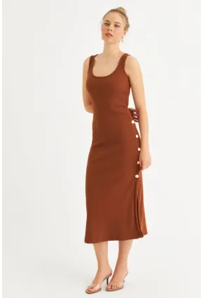 Kadın Kahverengi Düğme Detaylı Kaşkorse Midi Elbise EY2837