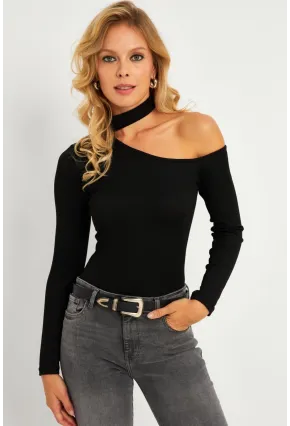 Kadın Siyah Asimetrik Yaka Bluz CG376