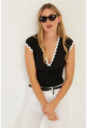 Kadın Siyah Biyeli Bluz EY2771