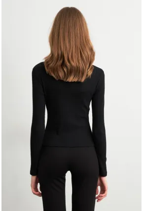 Kadın Siyah Düğme Aksesuarlı Çapraz Yaka Bluz TF52