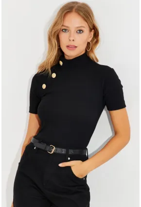 Kadın Siyah Düğme Aksesuarlı Kaşkorse Bluz EY2560