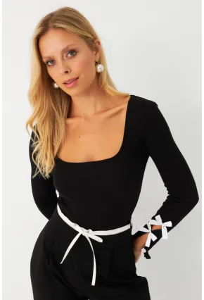 Kadın Siyah Fiyonklu Kare Yaka Crop Bluz RLO3034