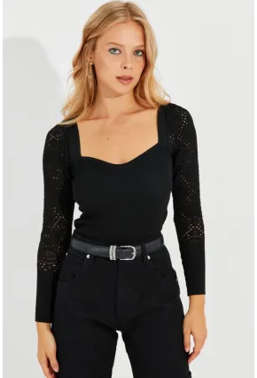 Kadın Siyah Kalp Yaka Ajurlu Triko Bluz SMT217