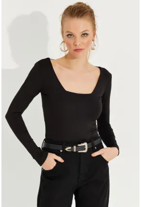 Kadın Siyah Kare Yaka Bluz EY2608