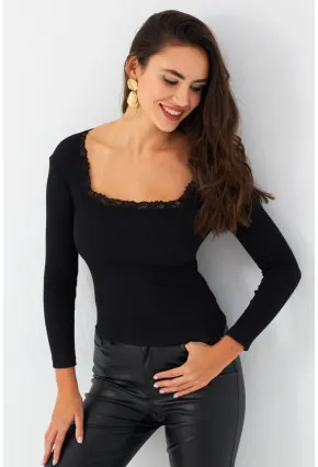 Kadın Siyah Kare Yaka Dantelli Bluz TF36