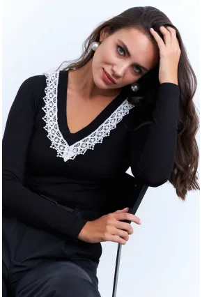 Kadın Siyah Kroşe Aksesuarlı V Yaka Bluz EY2969