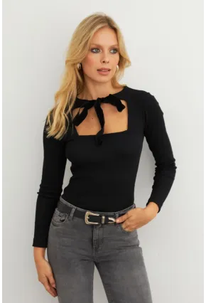 Kadın Siyah Önü Bağlamalı Kare Yaka Bluz EY3008