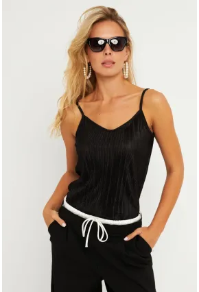 Kadın Siyah Piliseli Askılı Bluz DMR004