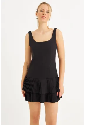 Kadın Siyah Sırt Dekolteli Fırfırlı Şortlu Mini Elbise FRY101
