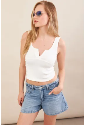 Kadın Beyaz Agraflı Kısa Bluz ZH167