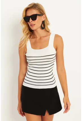 Kadın Beyaz Kare Yaka Çizgili Triko Bluz KAZ15