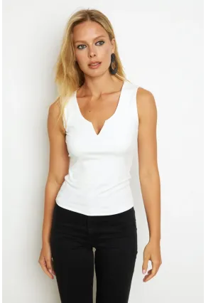 Kadın Beyaz Kolsuz Bluz EY2712