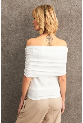 Kadın Beyaz Kolsuz Madonna Yaka Bluz TF51