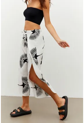 Kadın Beyaz-Siyah Pareo Desenli Pantolon ÖM402