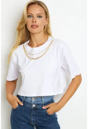 Kadın Beyaz Zincir Aksesuarlı Kısa T-Shirt HT109
