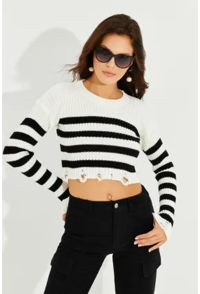 Kadın Ekru-Siyah Çizgili Yırtık Crop Kazak SF2200