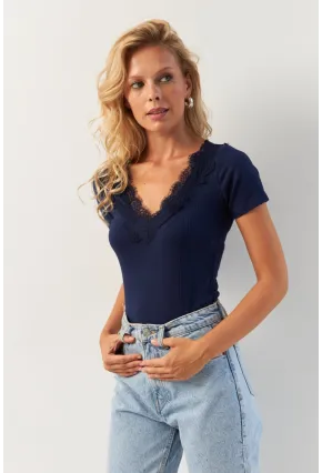 Kadın Lacivert Dantel Detaylı Bluz AYD374