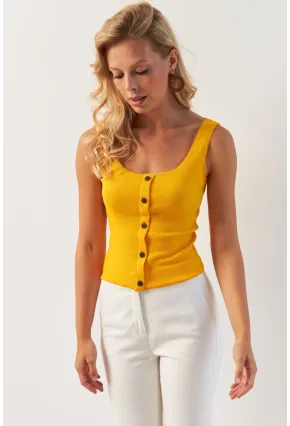 Kadın Sarı Düğme Aksesuarlı Bluz MK14