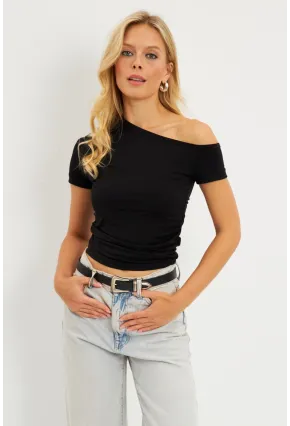 Kadın Siyah Asimetrik Yaka Büzgüllü Bluz DMR332