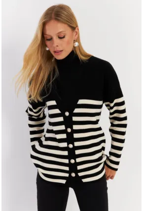 Kadın Siyah-Beyaz Çizgili Triko Hırka CNG3