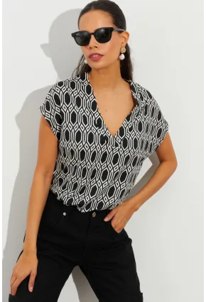 Kadın Siyah-Beyaz Desenli V Yaka Bluz LPP1217